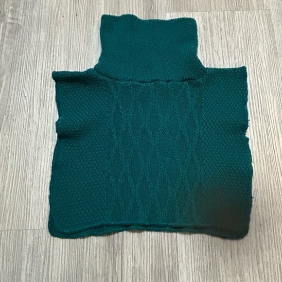 🛍️2/$12
Vintage 70’s green knit mock turtleneck to wear under sweater. EEUC. - Picture 2 of 2